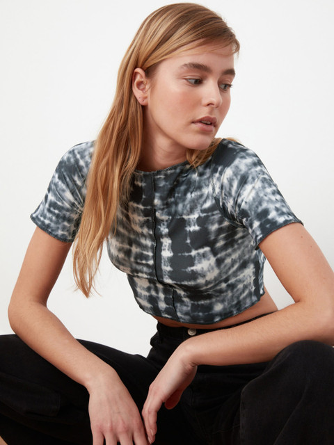 

TRENDYOL COLLECTION Grey & White Tie & Dyed Round Neck Crop Top