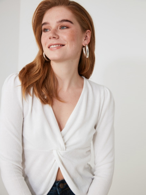 

TRENDYOL COLLECTION White Solid Regular Crop Top