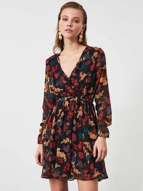 

TRENDYOL COLLECTION Women Black & Red Floral Print Wrap Dress
