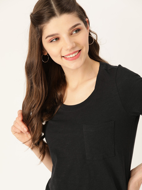 

DressBerry Women Black Solid Pure Cotton Round Neck T-shirt