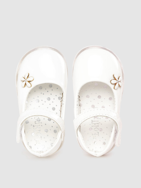 

Lil Lollipop Infant Girls White Solid Patent Finish Mary Janes with Applique Detail