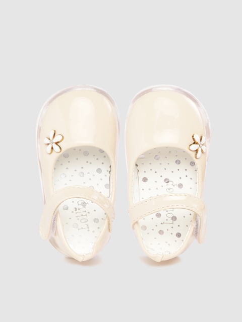 

Lil Lollipop Infant Girls Off-White Solid Patent Finish Mary Janes with Applique Detail