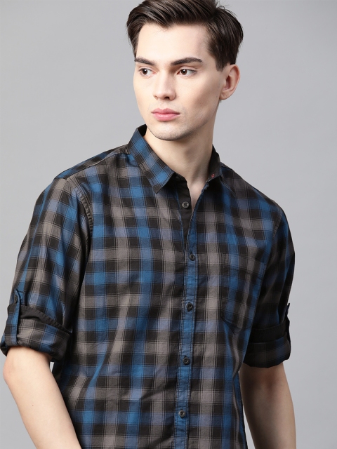 

Roadster Men Black & Blue Checked Casual Shirt