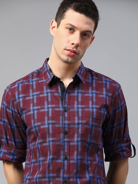 

Roadster Men Maroon & Blue Pure Cotton Checked Casual Shirt