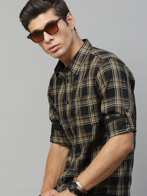 

Roadster Men Black & Beige Pure Cotton Checked Casual Shirt
