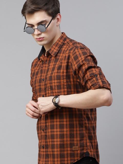

Roadster Men Orange & Black Regular Fit Checked Pure Cotton Casual Shirt