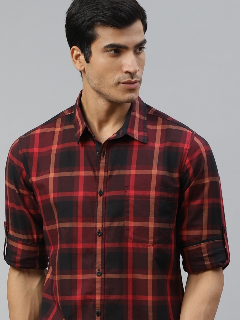 

Roadster Men Black & Red Checked Pure Cotton Regular Fit Casual Shirt