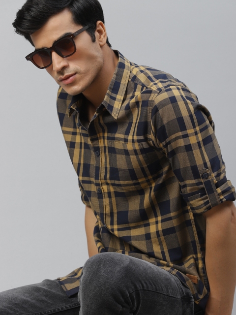 

Roadster Men Beige & Black Regular Fit Checked Pure Cotton Casual Shirt