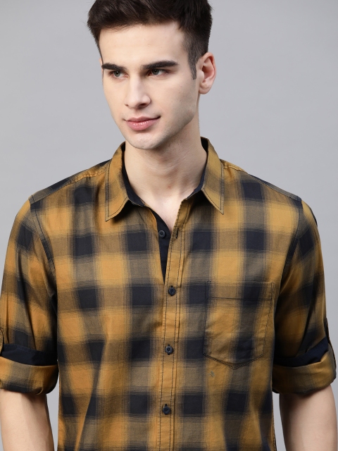 

Roadster Men Black & Brown Regular Fit Tartan Checked Pure Cotton Casual Shirt