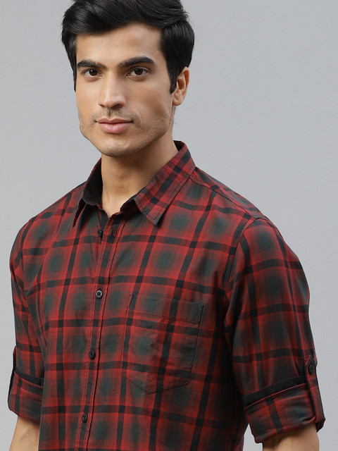

Roadster Men Red & Black Checked Cotton Casual Shirt