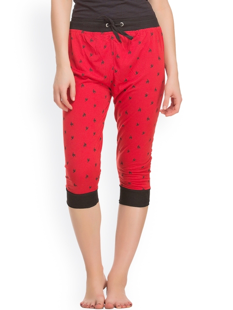 

Clovia Red Printed Slim Fit Sleep Capris LB0026P04O