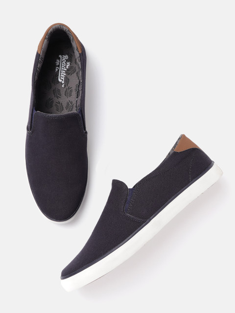 

Roadster Men Navy Blue Solid Sneakers