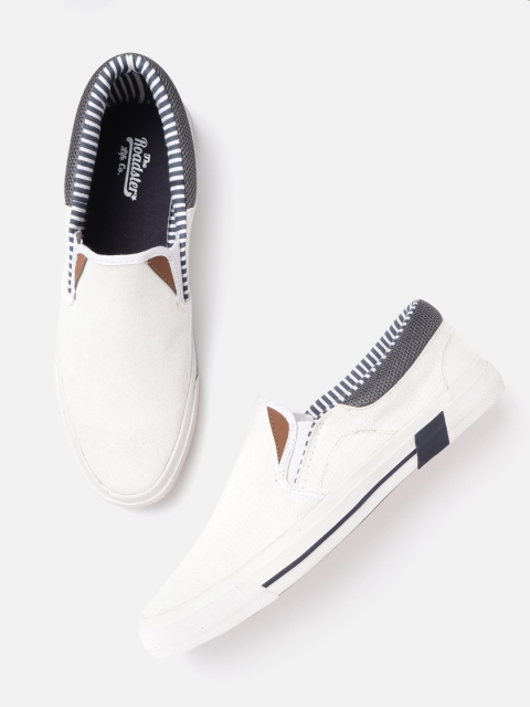 

Roadster Men White Solid Sneakers