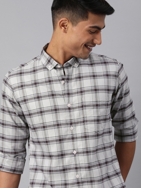 

Mast & Harbour Men White & Black Checked Casual Shirt