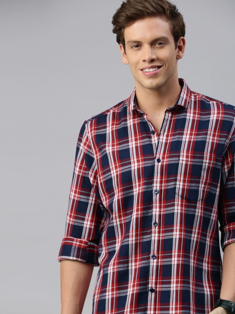 

Mast & Harbour Men Red & Navy Blue Regular Fit Checked Casual Shirt