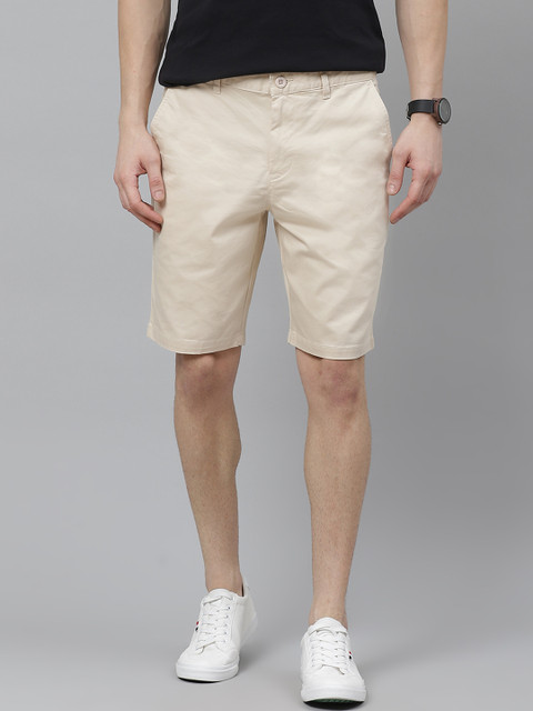 

Mast & Harbour Men Cream-Coloured Solid Regular Fit Shorts