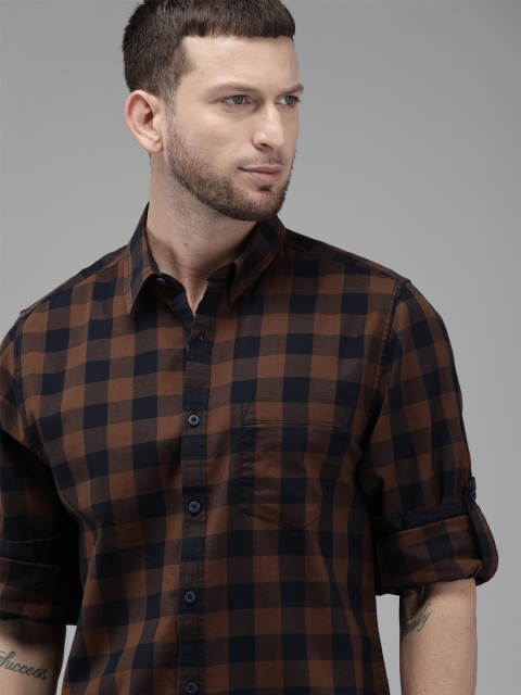 

Roadster Men Coffee Brown & Black Regular Fit Checked Casual Shirt