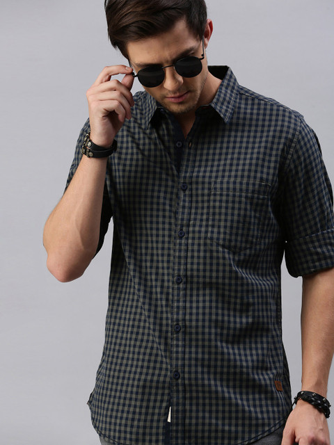 

Roadster Men Navy Blue & Grey Regular Fit Checked Casual Shirt