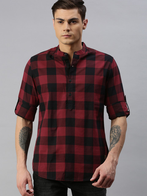 

Roadster Men Red & Black Regular Fit Checked Casual Shirt
