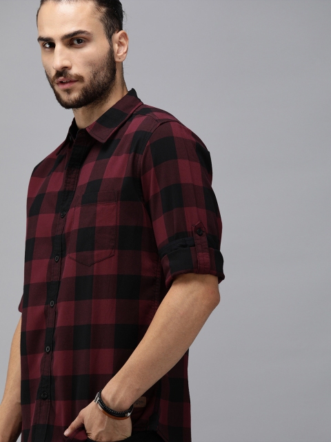 

Roadster Men Red & Black Regular Fit Pure Cotton Checked Casual Shirt