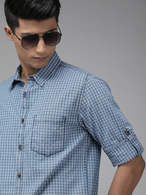 

Roadster Men Blue Regular Fit Checked Casual Shirt