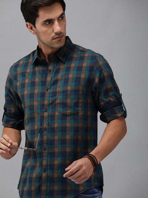 

Roadster Men Navy Blue & Mustard Regular Fit Checked Casual Shirt