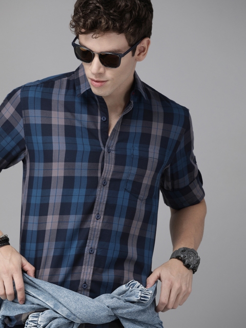 

Roadster Men Navy Blue Regular Fit Checked Casual Shirt