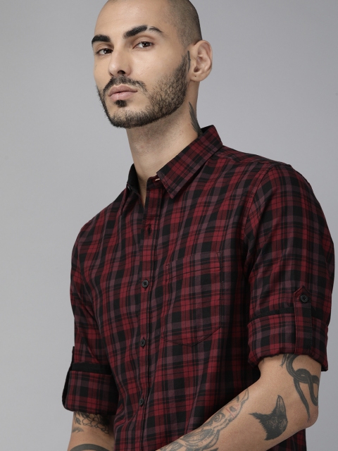 

Roadster Men Red & Black Regular Fit Solid Casual Shirt