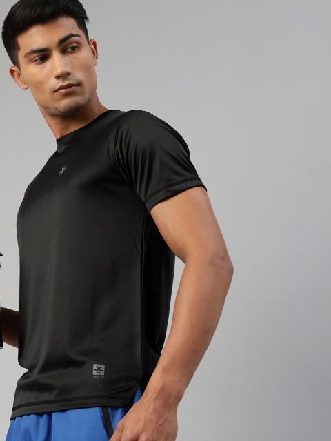 

WROGN ACTIVE Men Black Solid Slim Fit Round Neck T-shirt