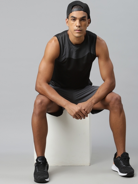 

WROGN ACTIVE Men Black Colourblocked Round Neck T-shirt