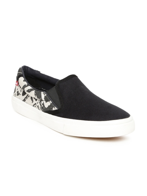 

Levi's Men Black Printed Loafers