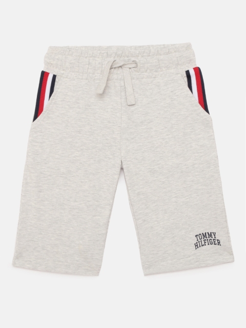 

Tommy Hilfiger Boys Grey Solid Regular Fit Sports Shorts