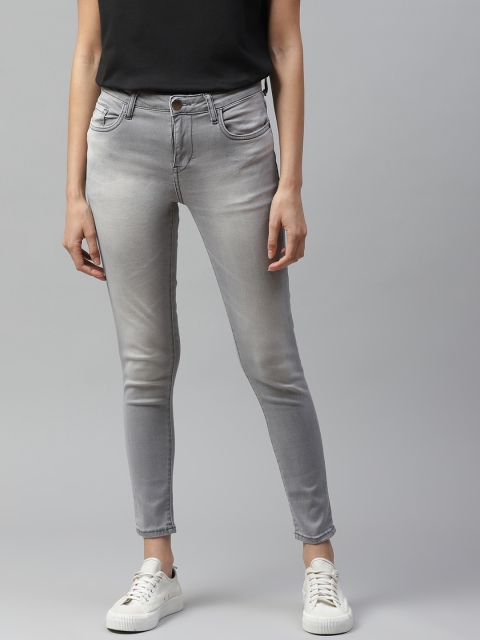 

Mast & Harbour Women Grey Skinny Fit Light Fade Stretchable Cropped Jeans