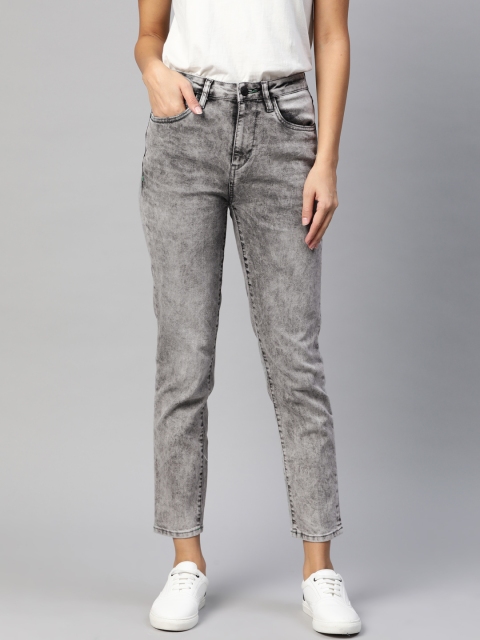 

Mast & Harbour Women Grey Slim Fit Acid Wash Stretchable Cropped Jeans