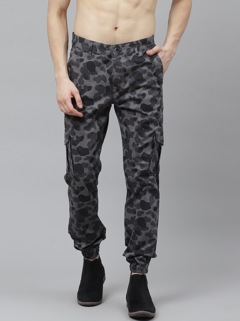 

Roadster Men Grey & Black Printed Cargos