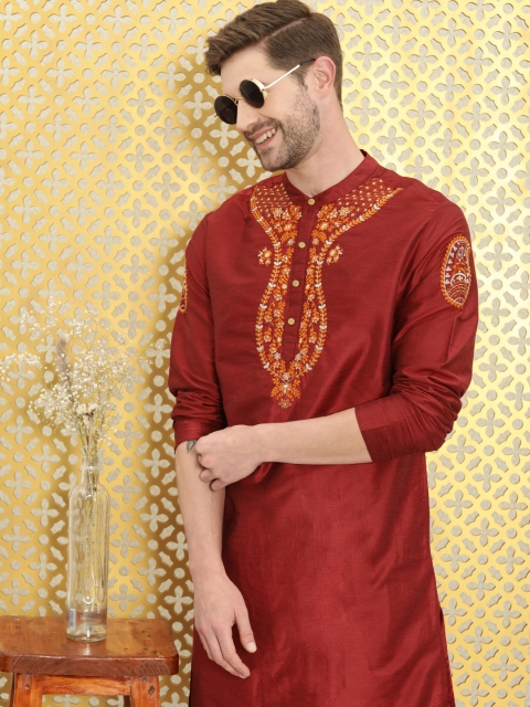 

Ode by House of Pataudi Men Red Yoke Design Embroidered Thread Work Jashn Kurta