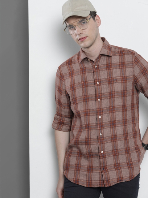 

Tommy Hilfiger Men Brown & Blue Regular Fit Checked Linen Casual Shirt