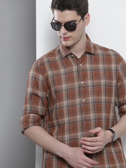 

Tommy Hilfiger Men Khaki Tailored Fit Checked Linen Casual Shirt