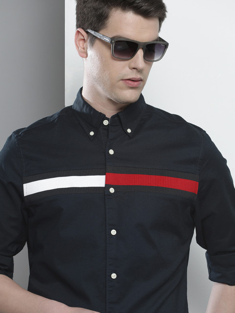 

Tommy Hilfiger Men Navy Blue & Red Regular Fit Solid Casual Shirt