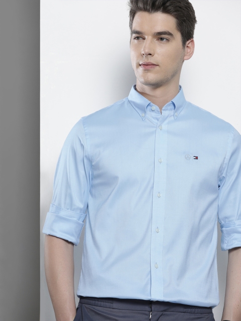 

Tommy Hilfiger Men Blue Regular Fit Solid Shirt