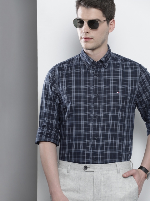 

Tommy Hilfiger Men Navy Blue Regular Fit Checked Casual Shirt