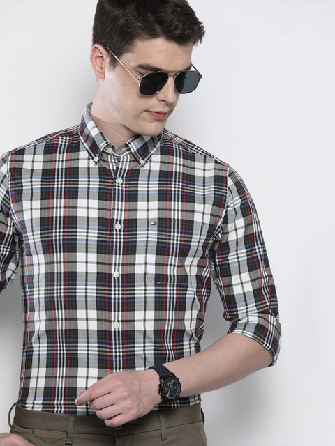 

Tommy Hilfiger Men White & Navy Blue Slim Fit Checked Smart Casual Shirt