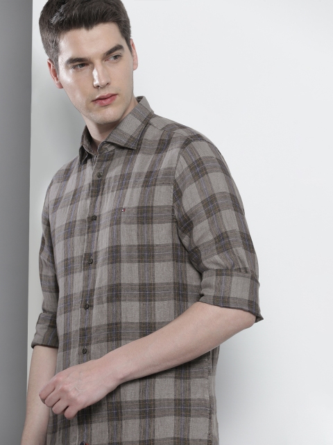 

Tommy Hilfiger Men Grey & Blue Regular Fit Checked Linen Casual Shirt