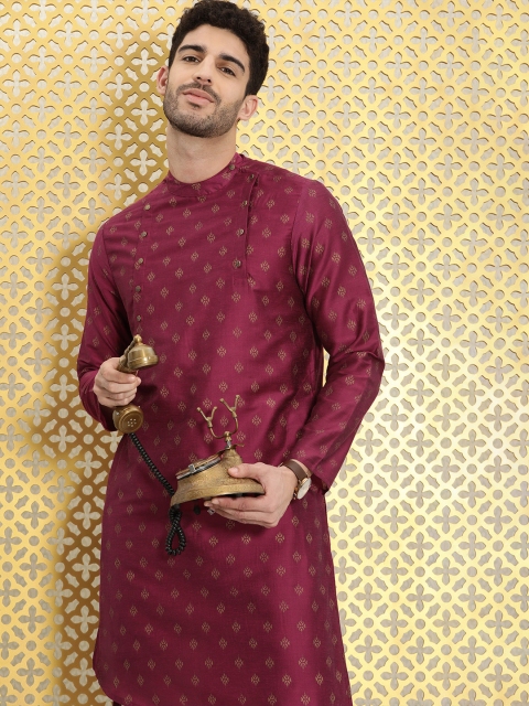 

Ode by House of Pataudi Men Magenta Pink & Golden Ethnic Motifs Printed Jashn Kurta