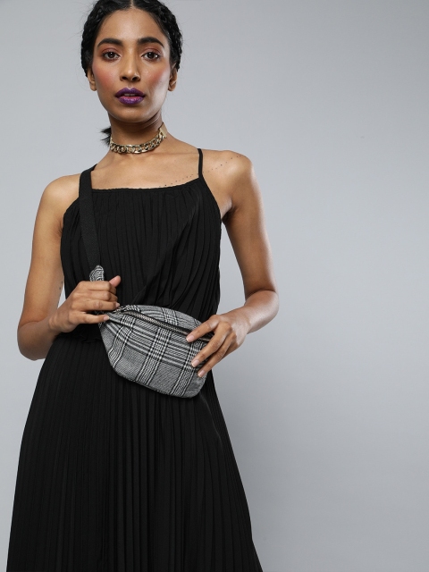 

SASSAFRAS Women Black Solid Accordion Pleated Maxi Dress