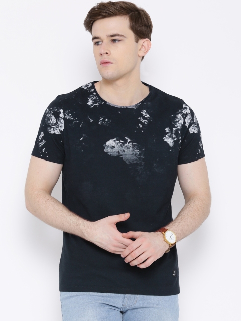 

Blackberrys Navy Printed Fitted Fit T-shirt, Navy blue