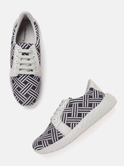 

DressBerry Women Black & White Woven Patterned Sneakers