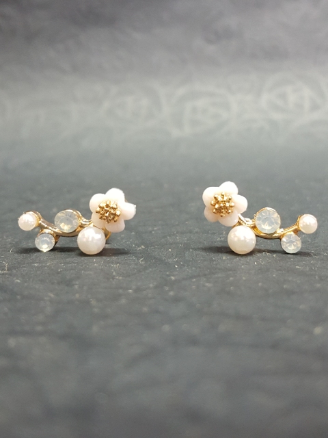 

OOMPH Gold-Toned & White Handcrafted Contemporary Studs