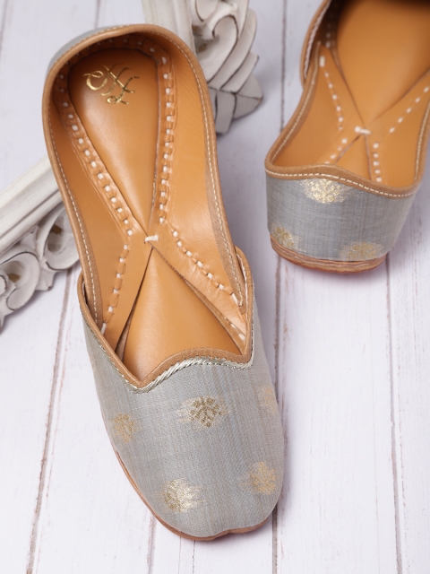 

House of Pataudi Women Grey Handcrafted Mojaris