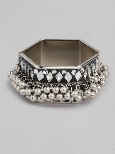 

justpeachy Silver-Plated & Black Ghungroo Bracelet